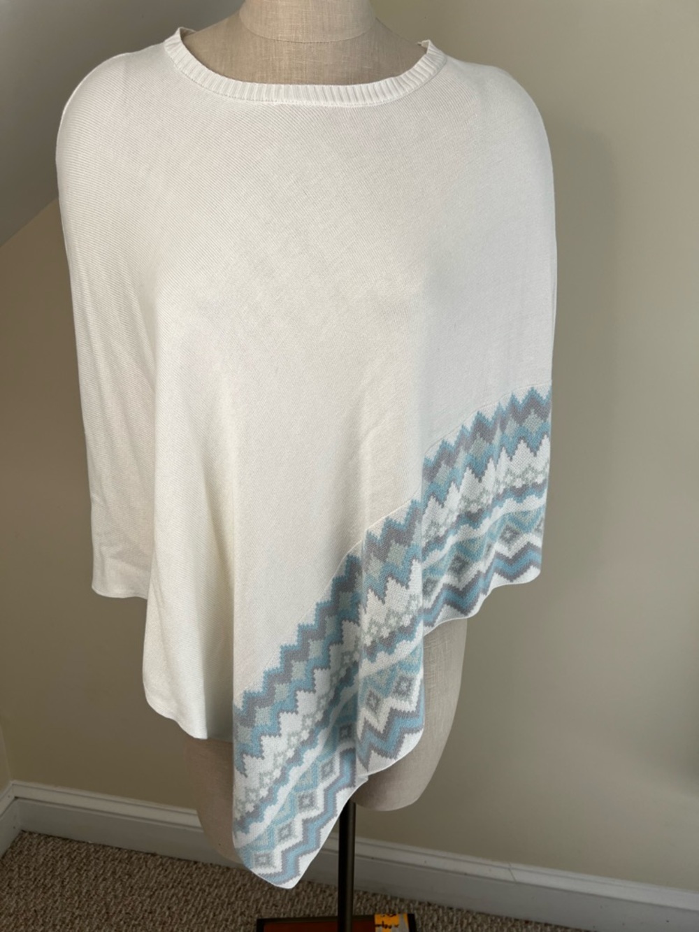 Coastal Poncho Sweater NWT Chico’s Blue Cream Resort Cruise Layer S/M